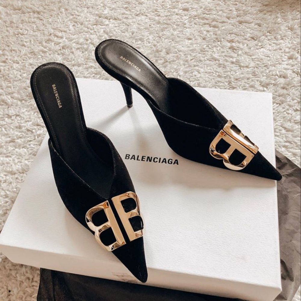 ISO !!! Balenciaga BB pumps